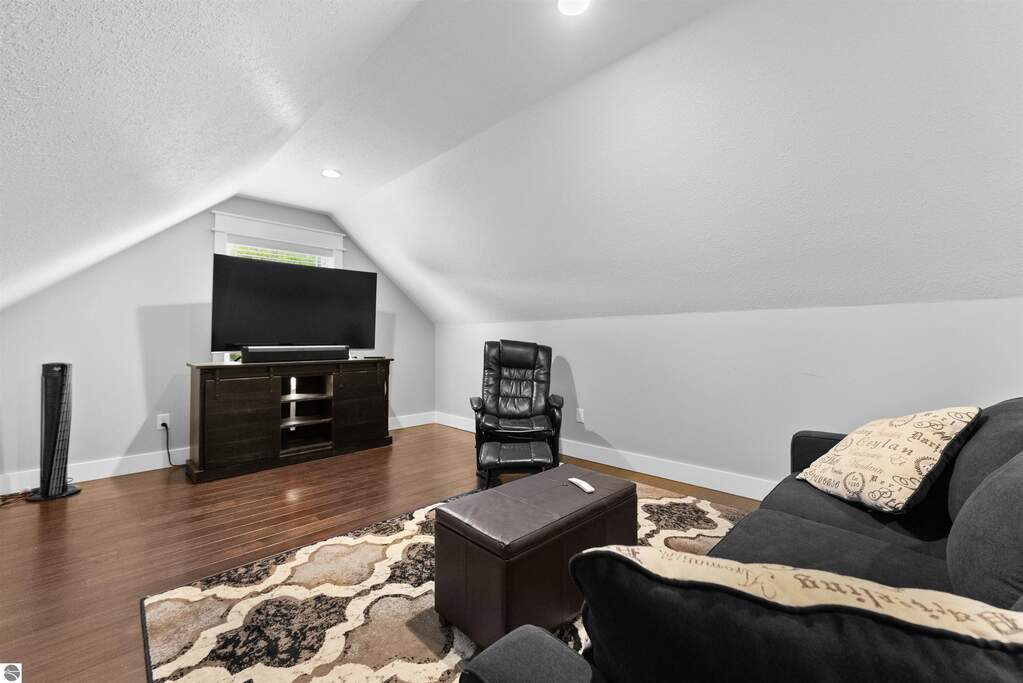 5 Bedroom Single Family Home/House's Image 36