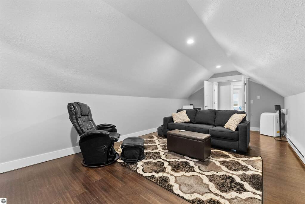 5 Bedroom Single Family Home/House's Image 37