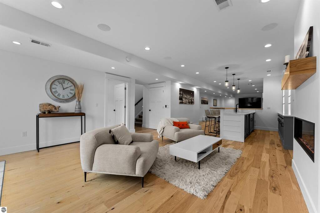 5 Bedroom Single Family Home/House's Image 43
