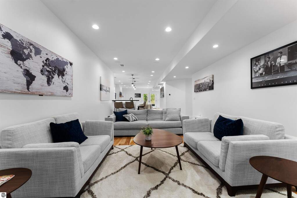 5 Bedroom Single Family Home/House's Image 49