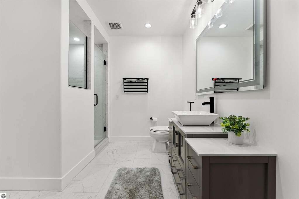 5 Bedroom Single Family Home/House's Image 51