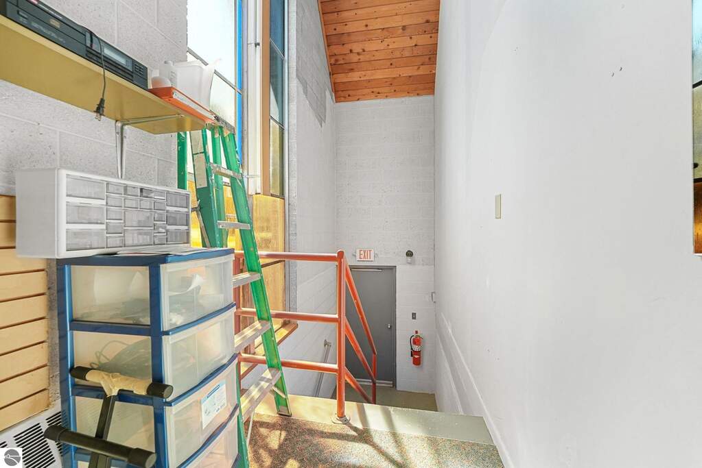 Single Family Home/House's Image 58