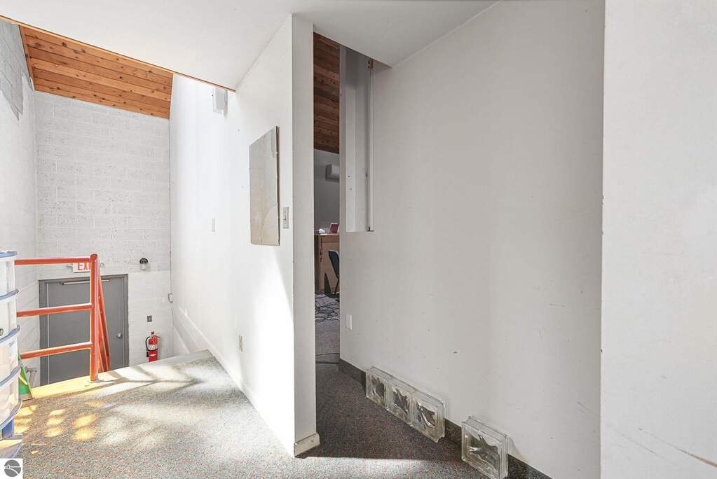 Single Family Home/House's Image 60