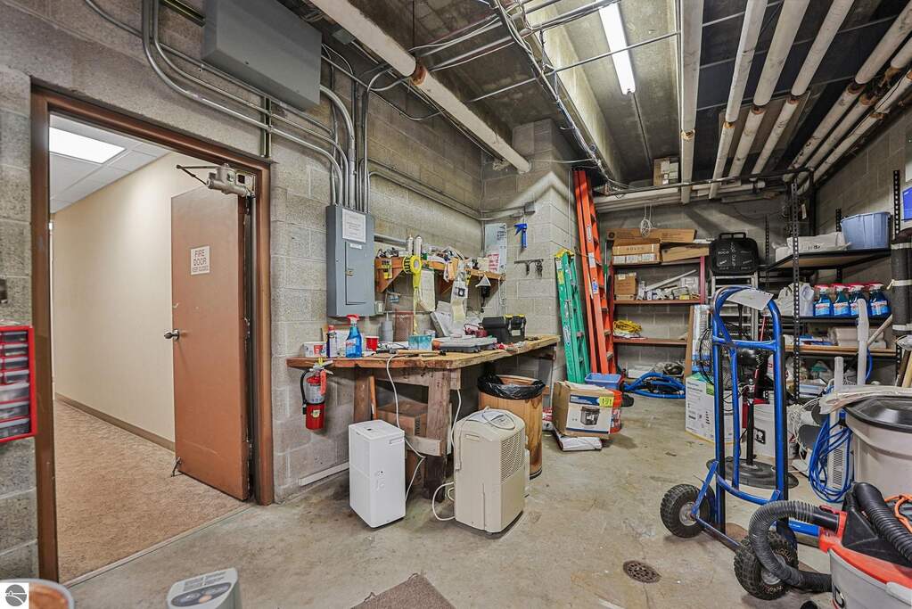 Single Family Home/House's Image 62