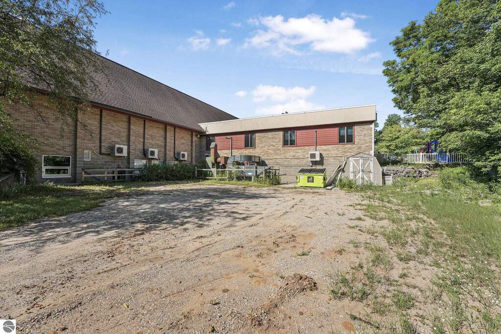 Single Family Home/House's Image 84