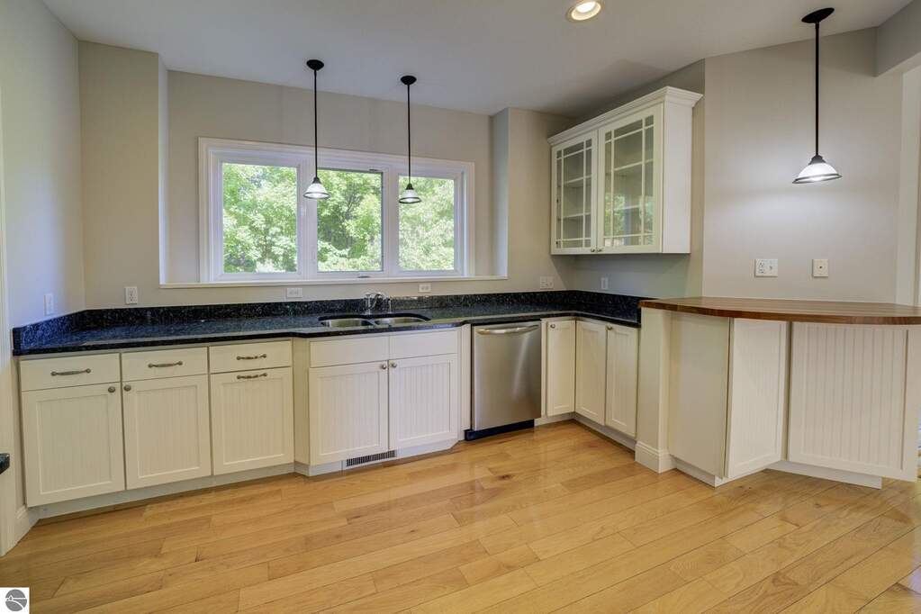3 Bedroom Single Family Home/House's Image 7
