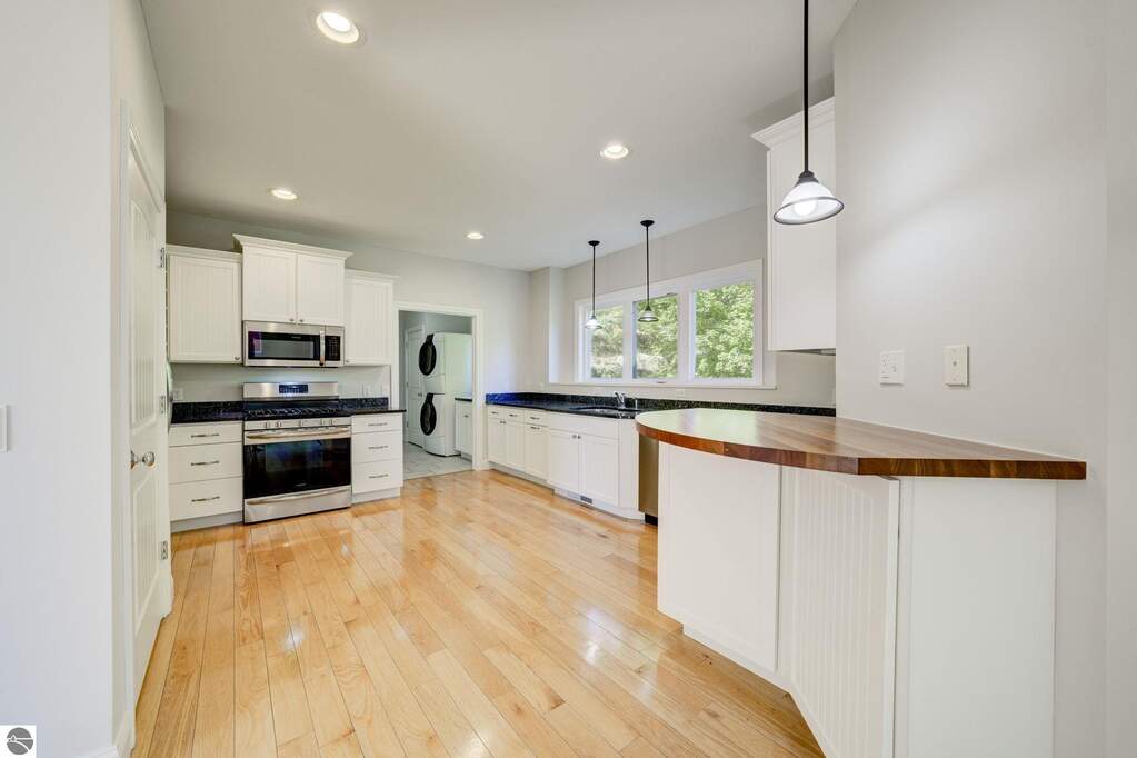 3 Bedroom Single Family Home/House's Image 8