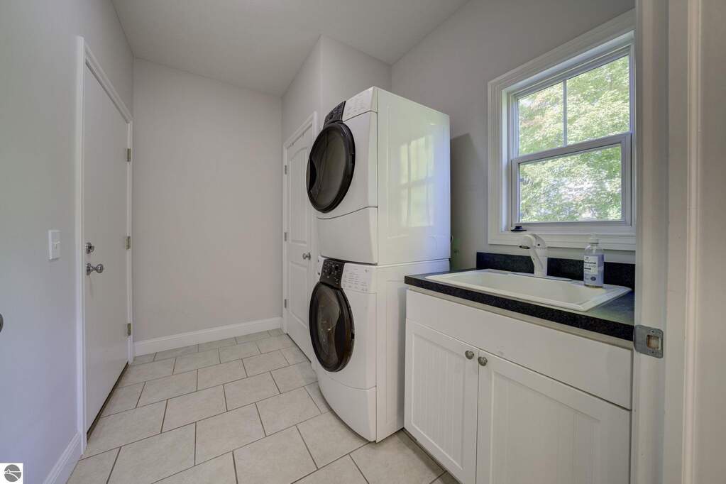 3 Bedroom Single Family Home/House's Image 11