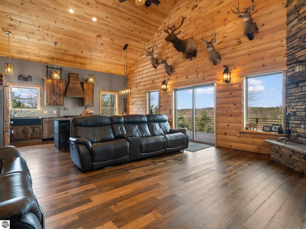 4 Bedroom Single Family Home/House's Image 7