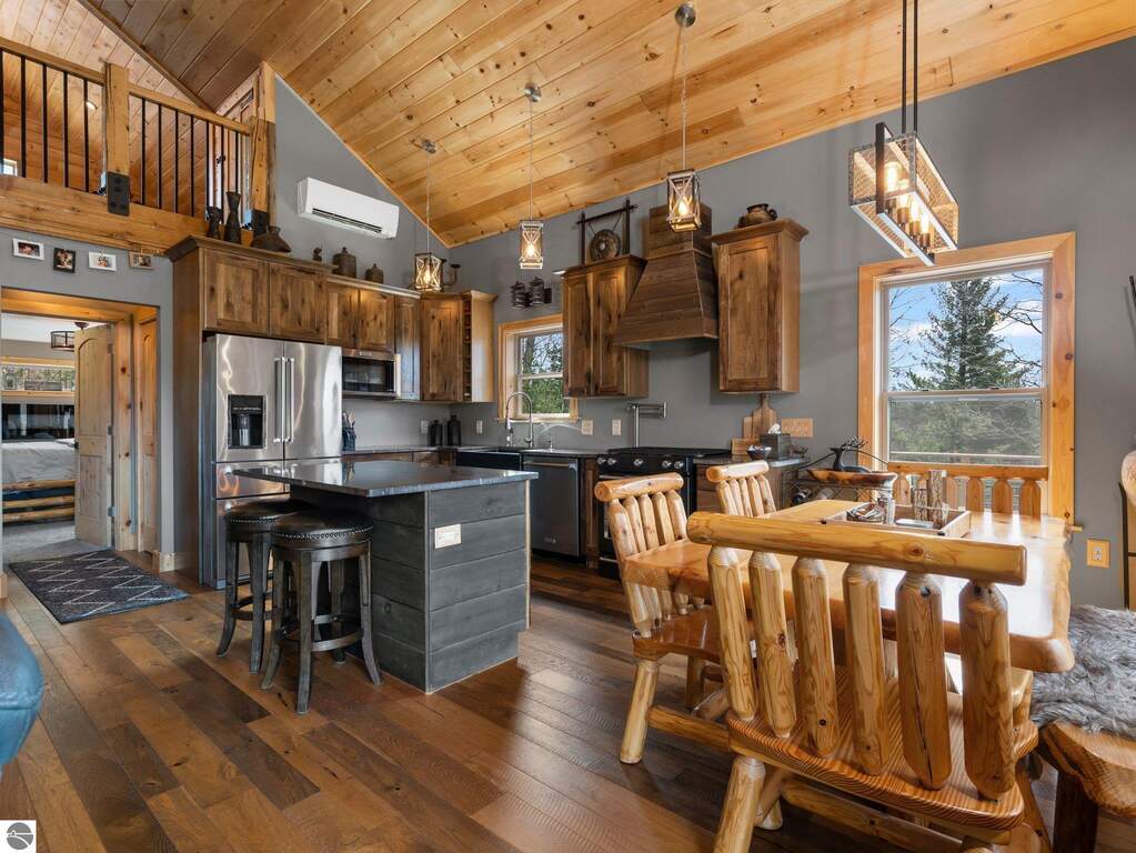 4 Bedroom Single Family Home/House's Image 14