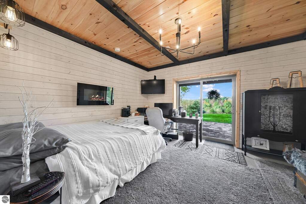 4 Bedroom Single Family Home/House's Image 3