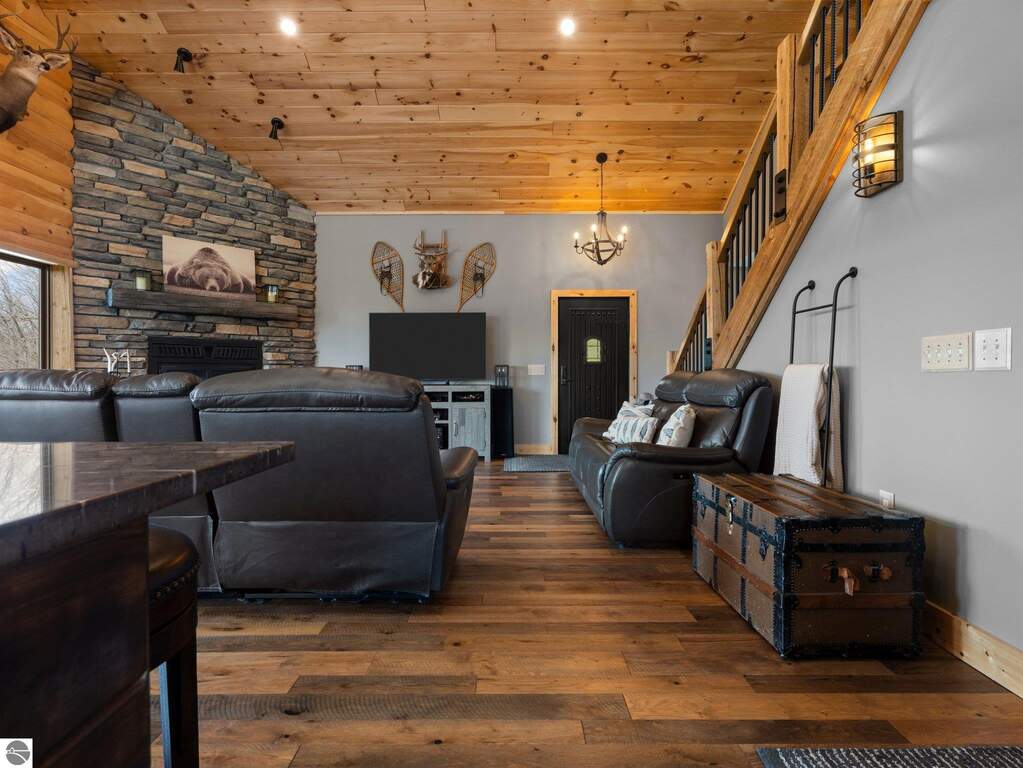 4 Bedroom Single Family Home/House's Image 4