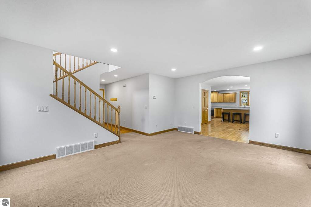 4 Bedroom Single Family Home/House's Image 7