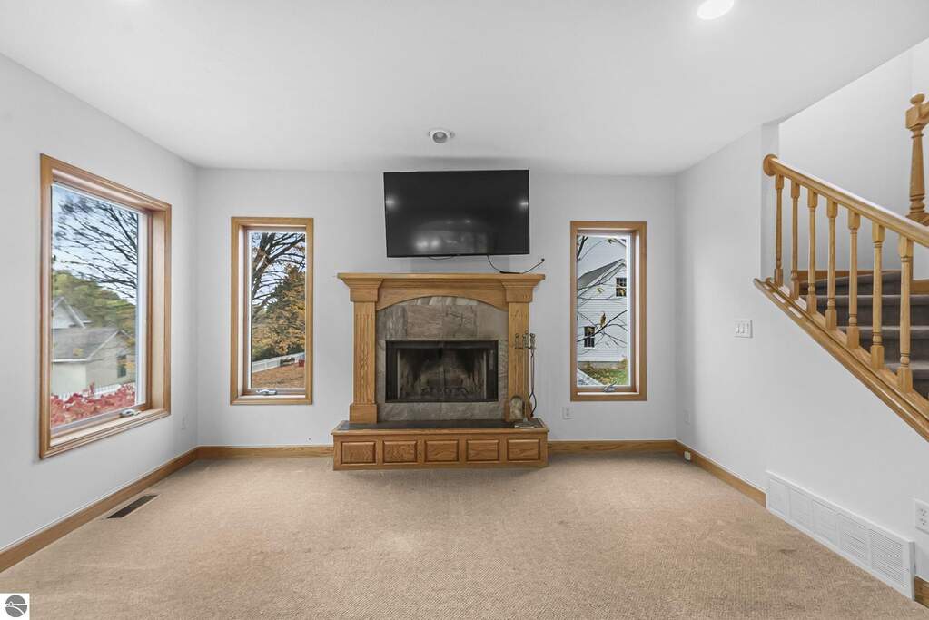 4 Bedroom Single Family Home/House's Image 8