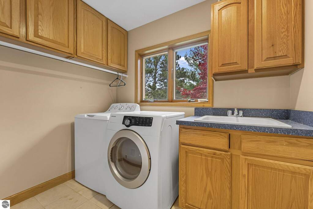 4 Bedroom Single Family Home/House's Image 28