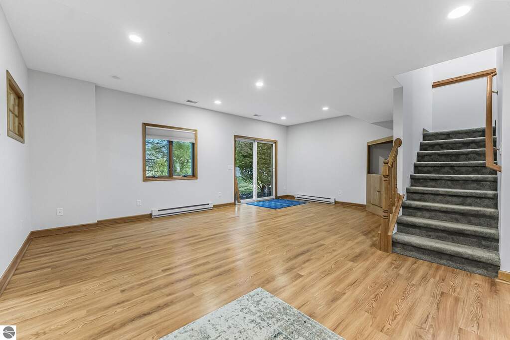 4 Bedroom Single Family Home/House's Image 3