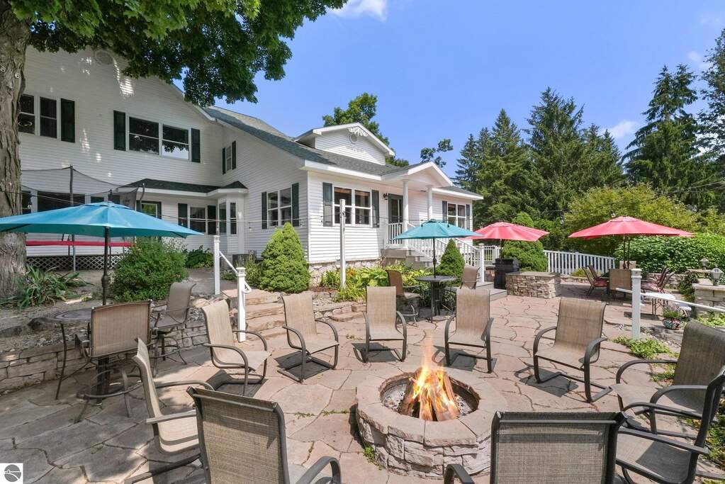 4 Bedroom Single Family Home/House's Image 7