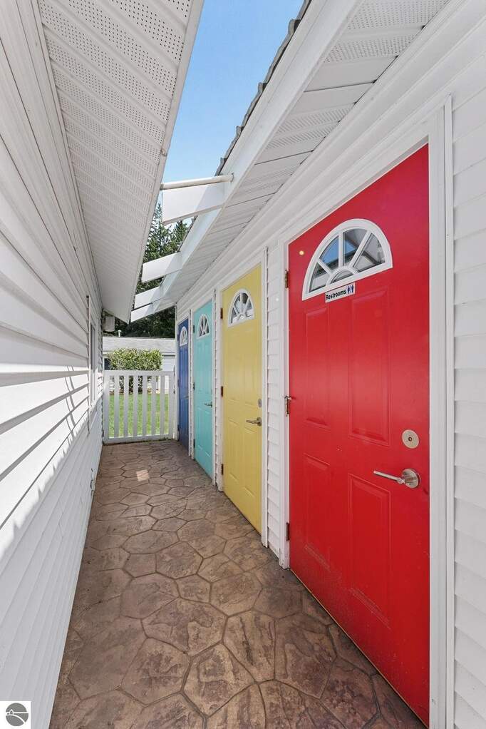 4 Bedroom Single Family Home/House's Image 16
