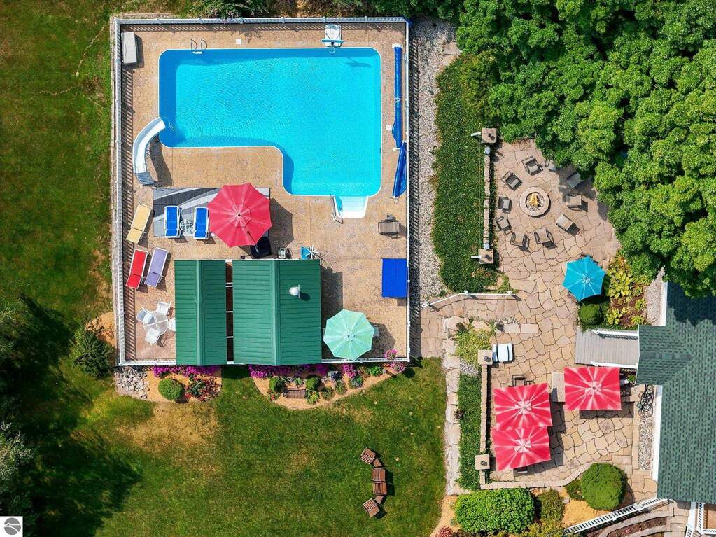 4 Bedroom Single Family Home/House's Image 18
