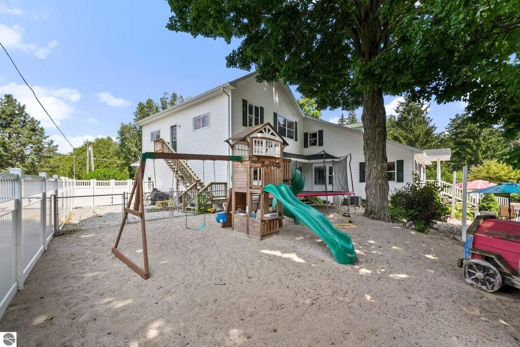 4 Bedroom Single Family Home/House's Image 19