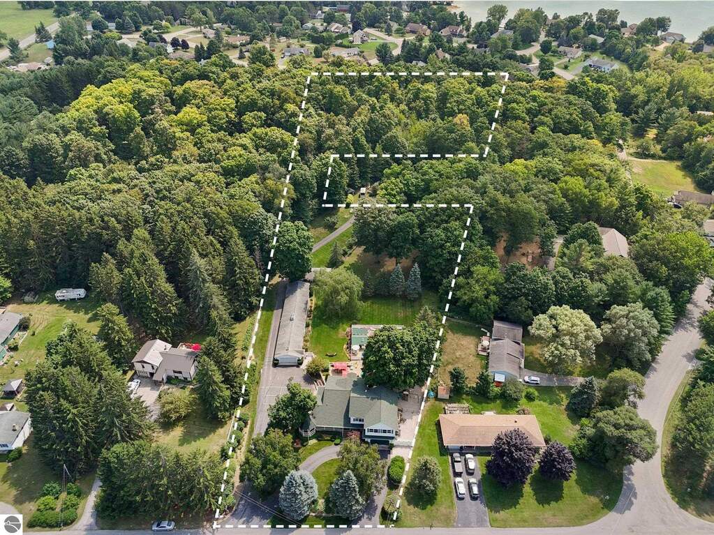 4 Bedroom Single Family Home/House's Image 3