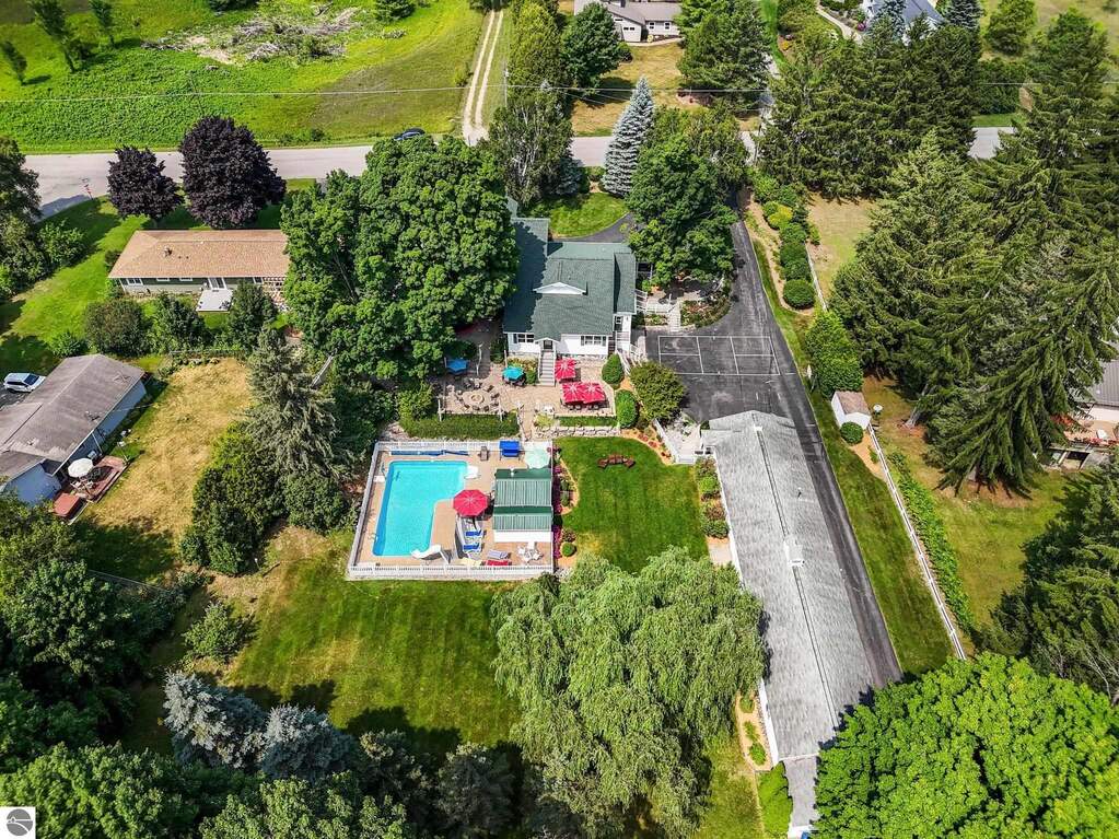 4 Bedroom Single Family Home/House's Image 6