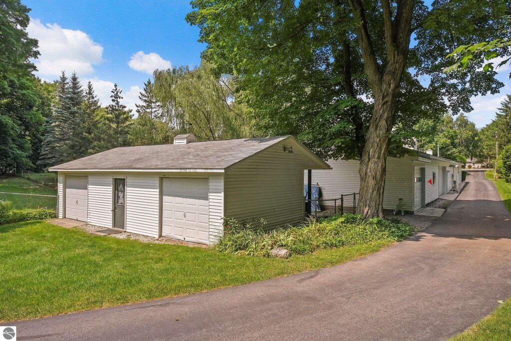 4 Bedroom Single Family Home/House's Image 94