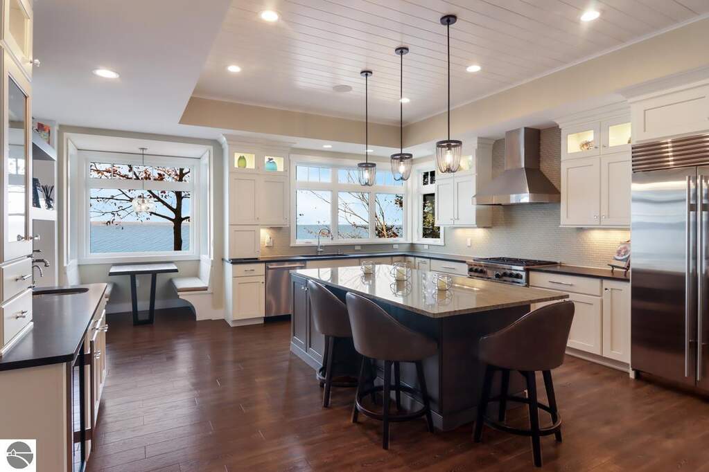 4 Bedroom Single Family Home/House's Image 4