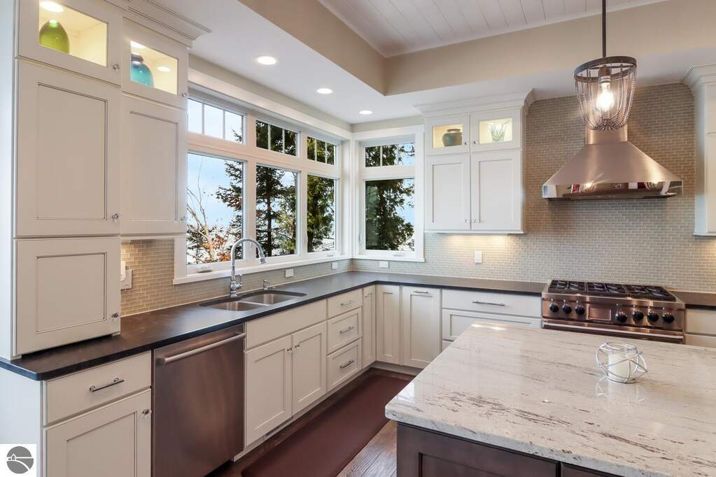 4 Bedroom Single Family Home/House's Image 5