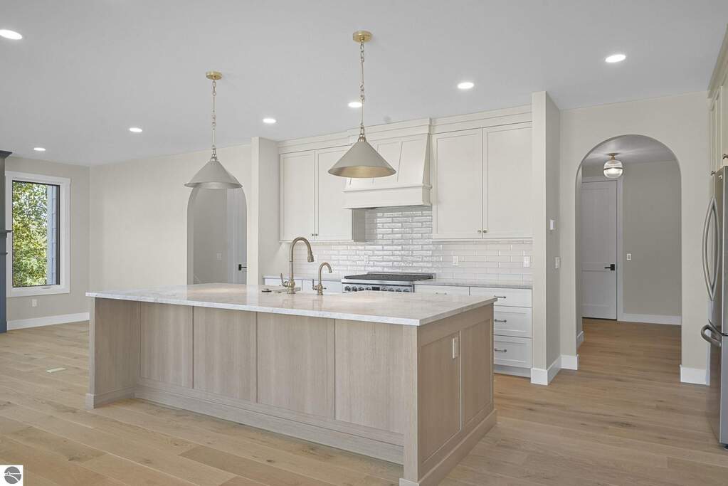 4 Bedroom Single Family Home/House's Image 9