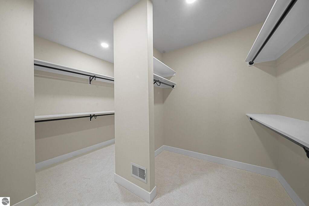 4 Bedroom Single Family Home/House's Image 32
