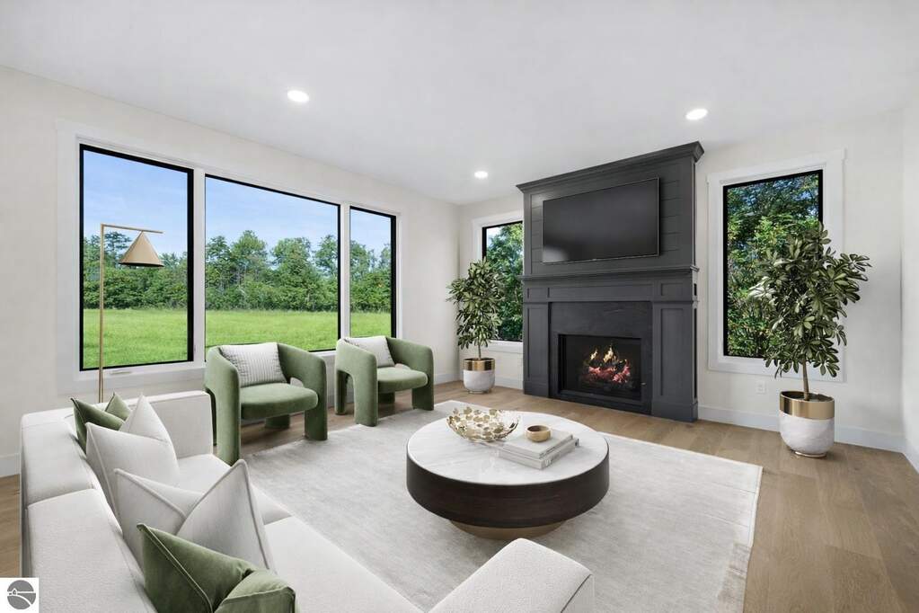 4 Bedroom Single Family Home/House's Image 4