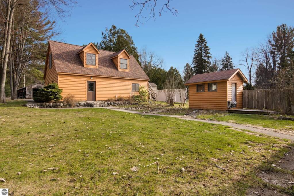 3 Bedroom Single Family Home/House's Image 8