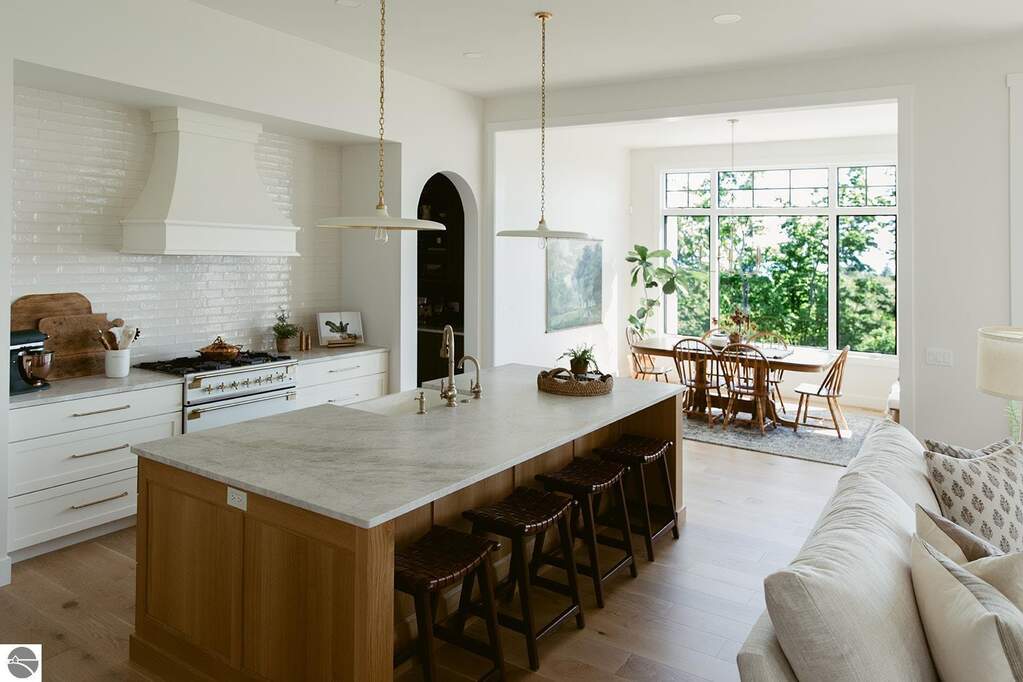 5 Bedroom Single Family Home/House's Image 7