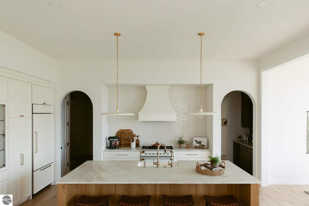 5 Bedroom Single Family Home/House's Image 10