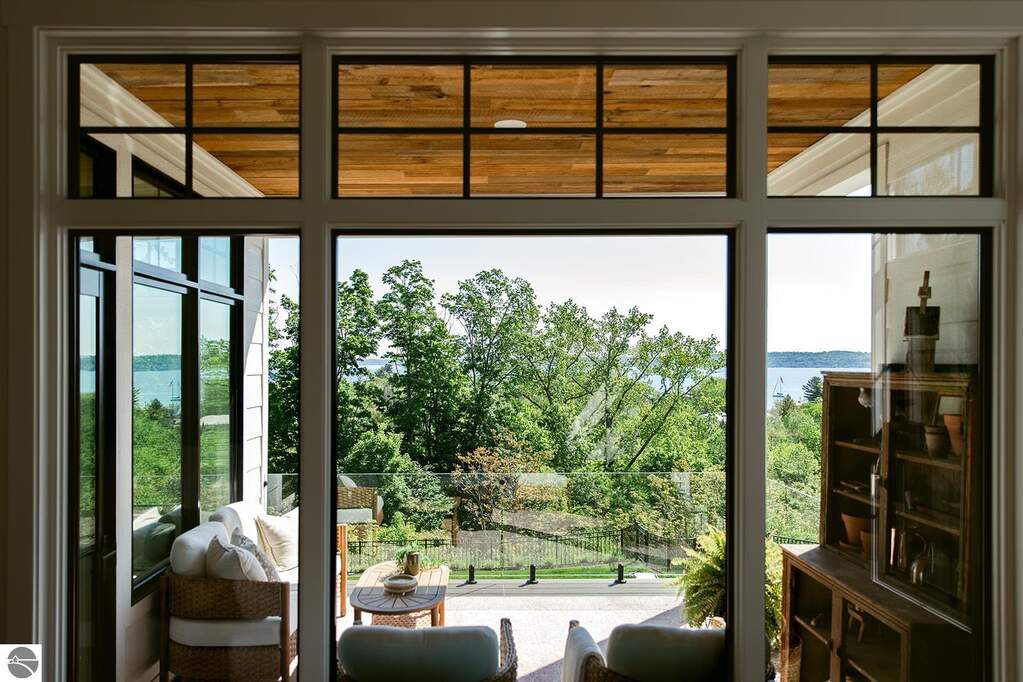 5 Bedroom Single Family Home/House's Image 11