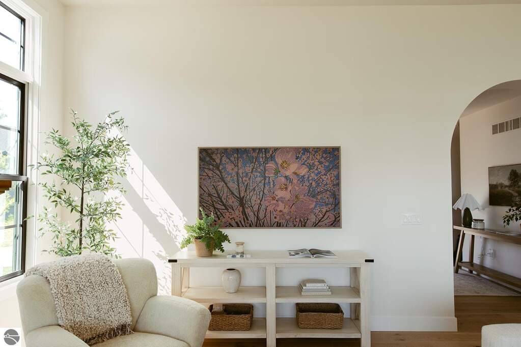 5 Bedroom Single Family Home/House's Image 12