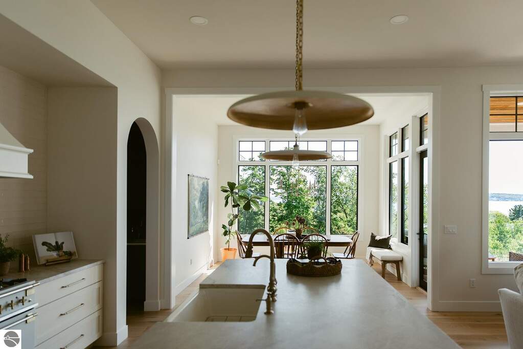 5 Bedroom Single Family Home/House's Image 13