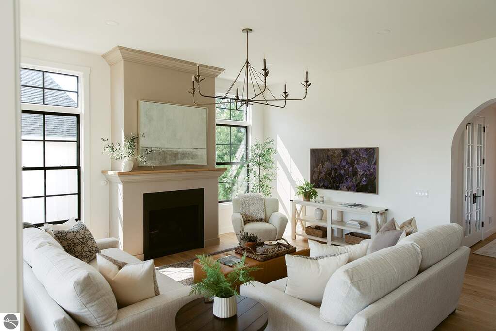 5 Bedroom Single Family Home/House's Image 14