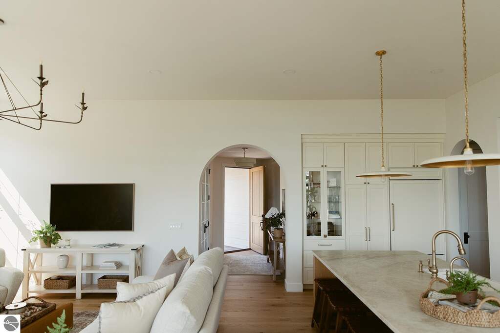 5 Bedroom Single Family Home/House's Image 15