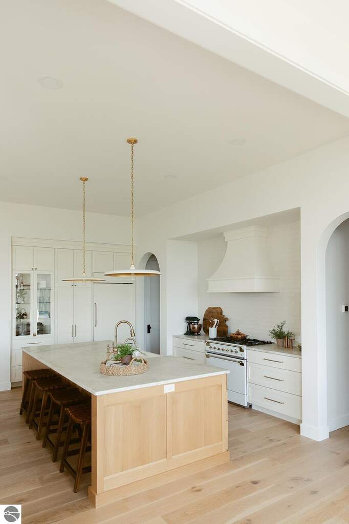 5 Bedroom Single Family Home/House's Image 16