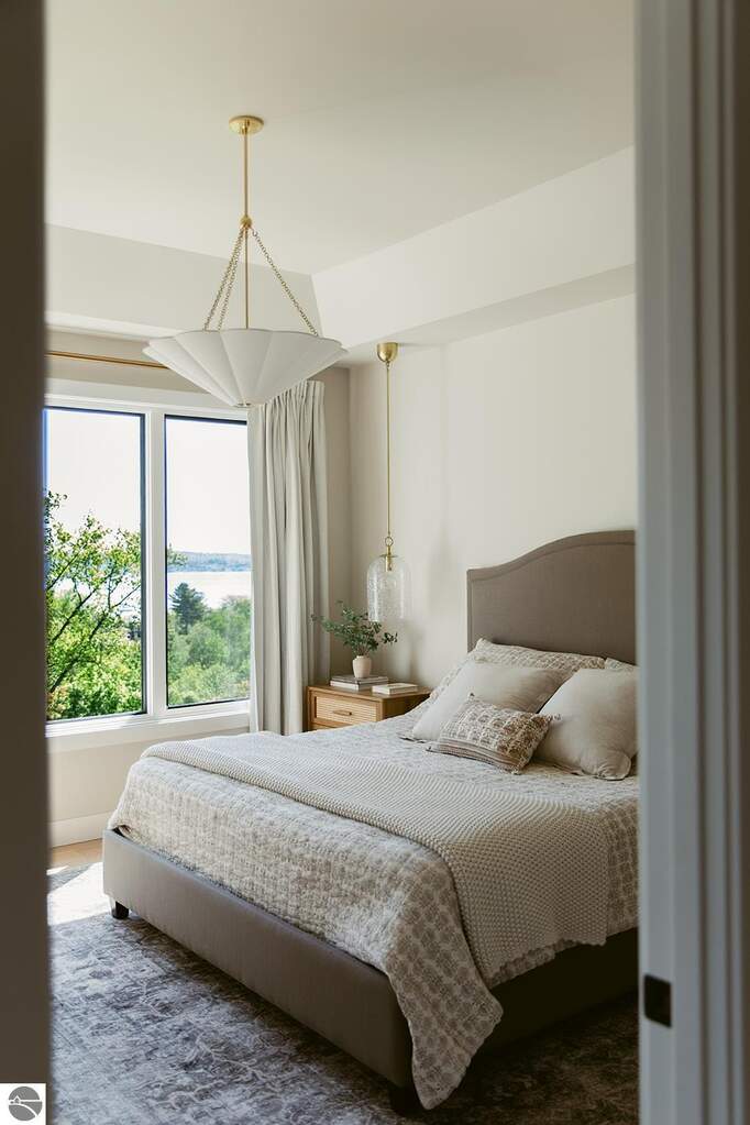 5 Bedroom Single Family Home/House's Image 37