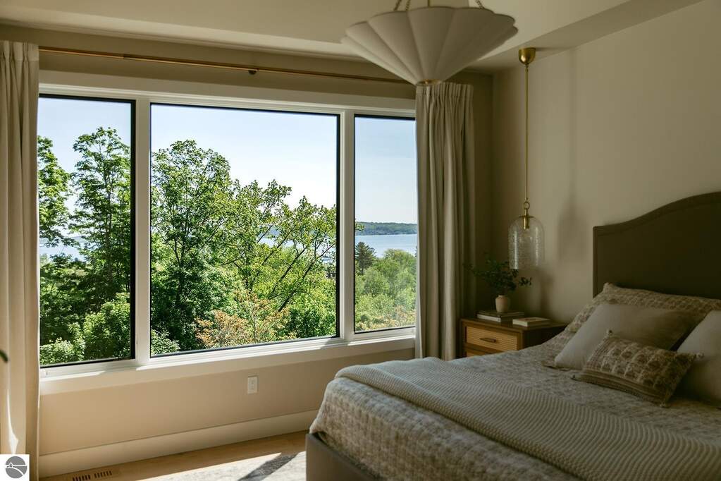 5 Bedroom Single Family Home/House's Image 38