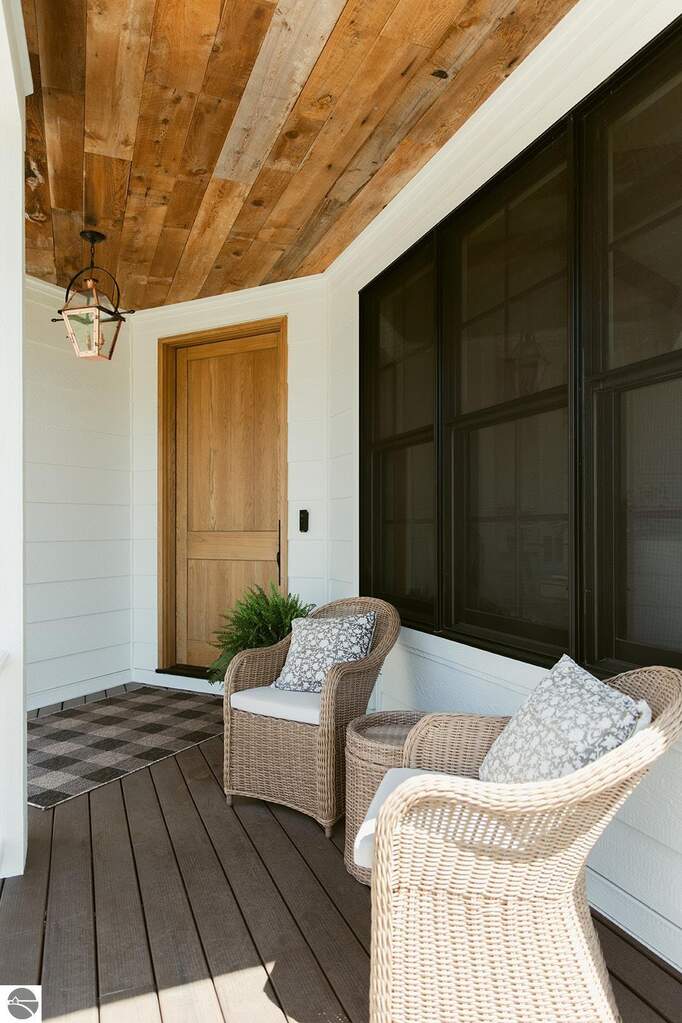 5 Bedroom Single Family Home/House's Image 3