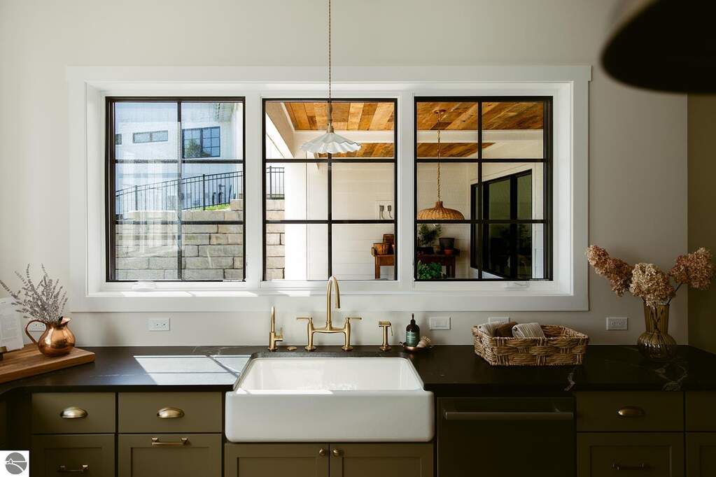 5 Bedroom Single Family Home/House's Image 62