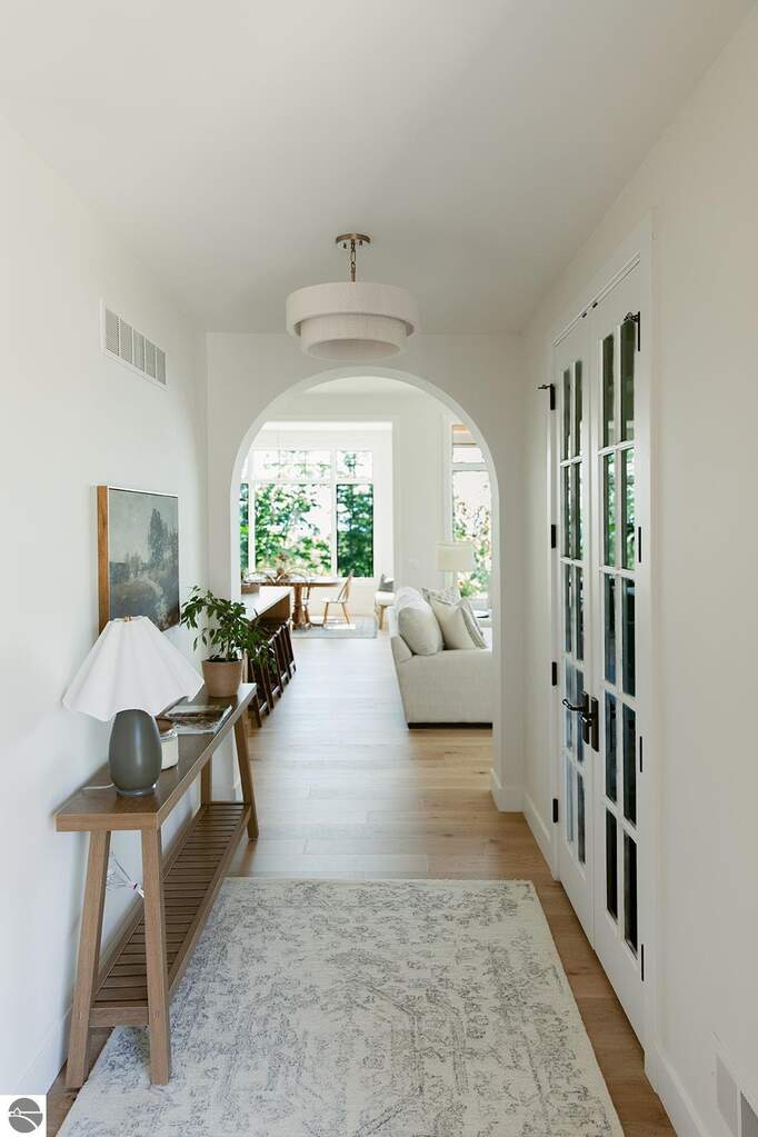 5 Bedroom Single Family Home/House's Image 4