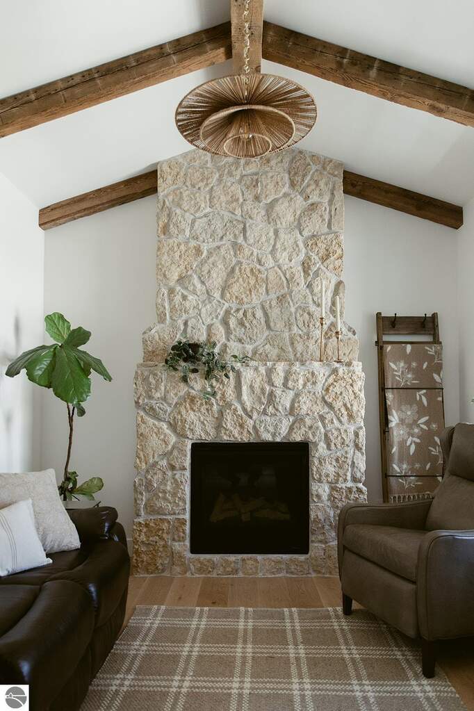 5 Bedroom Single Family Home/House's Image 5