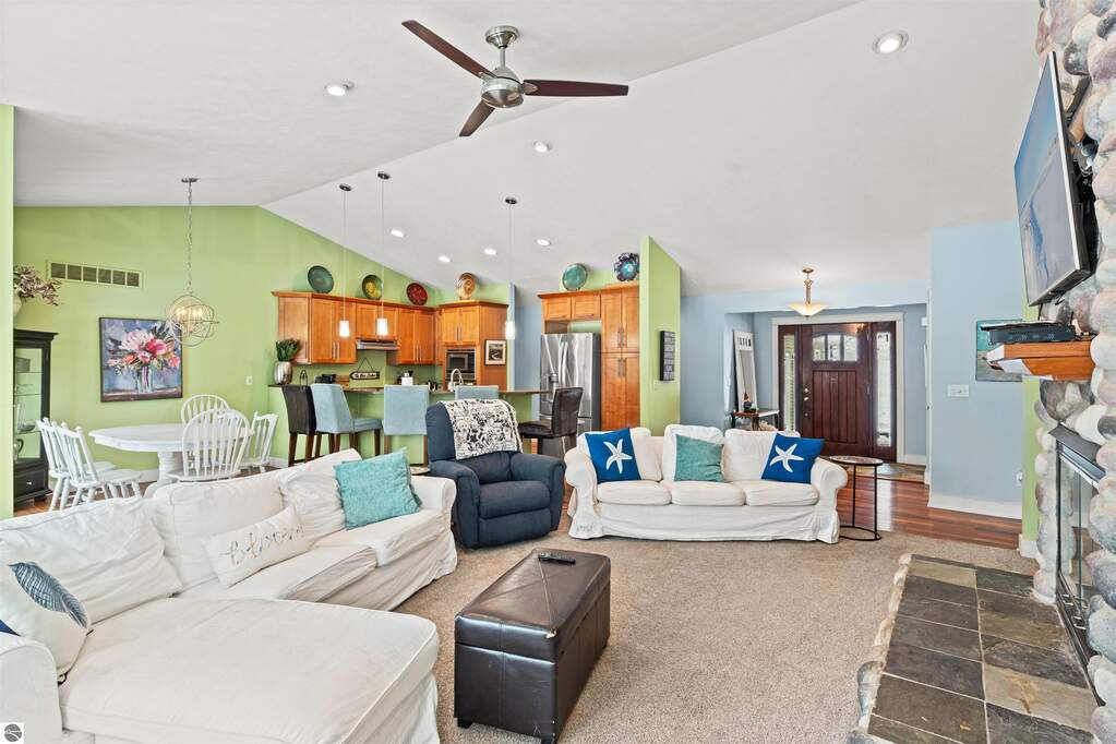 5 Bedroom Single Family Home/House's Image 8