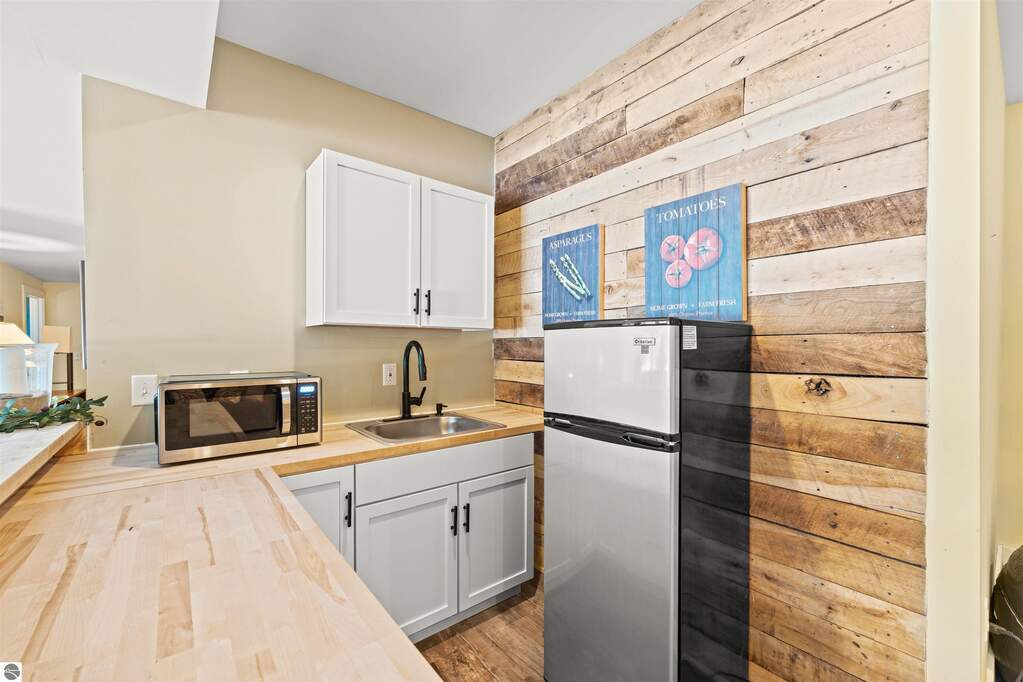 5 Bedroom Single Family Home/House's Image 32