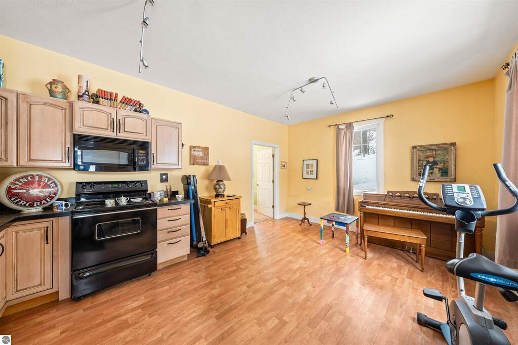 5 Bedroom Single Family Home/House's Image 33